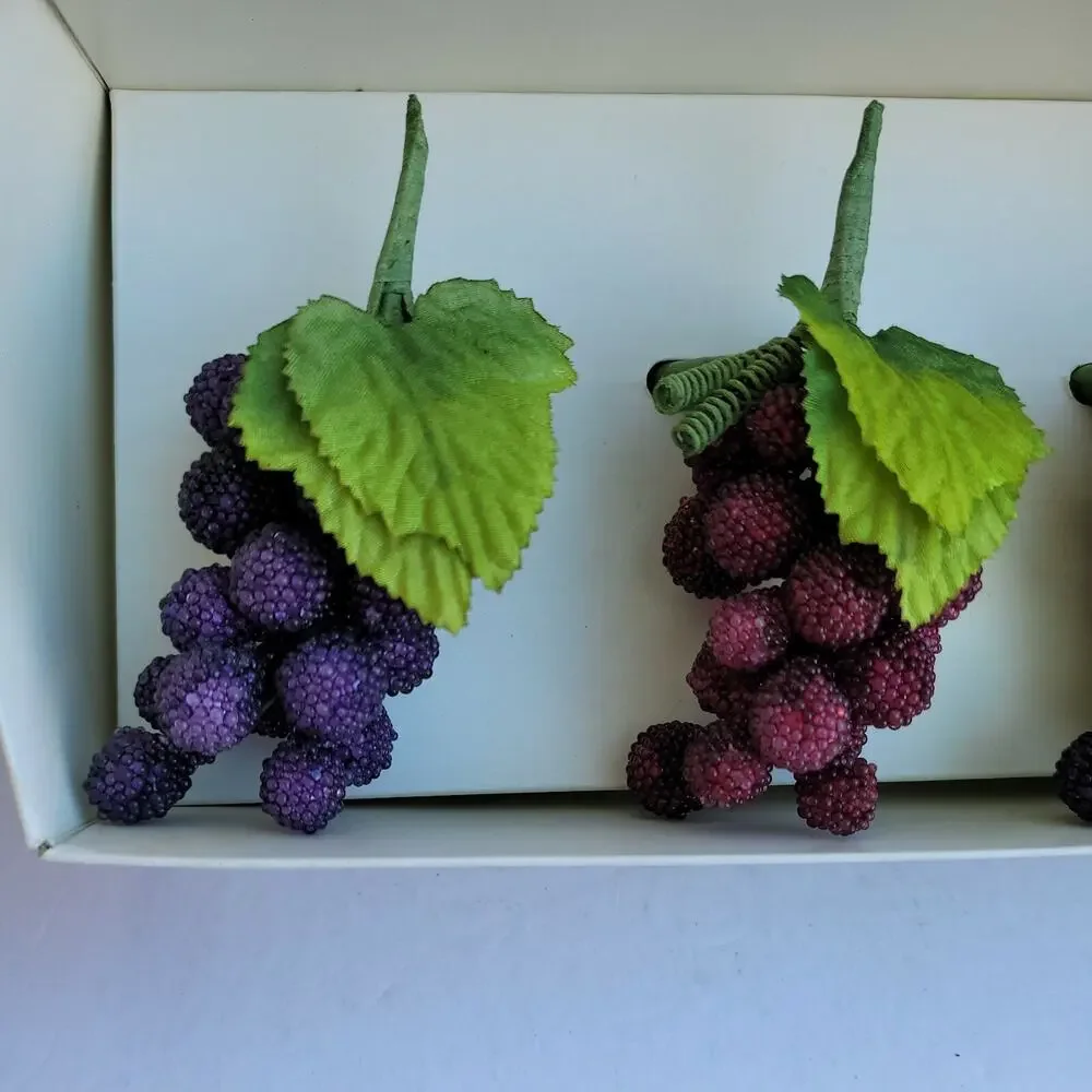 Pier 1 Beaded Fruit GRAPES Napkin RINGS Holders Set of 4 Tablescape Decor